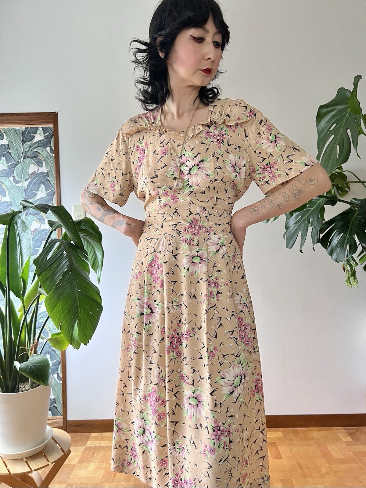 40s 50s Cold Rayon Crepe Floral Swing Tea Dress Ruffle Day Dress Pin Up M/L