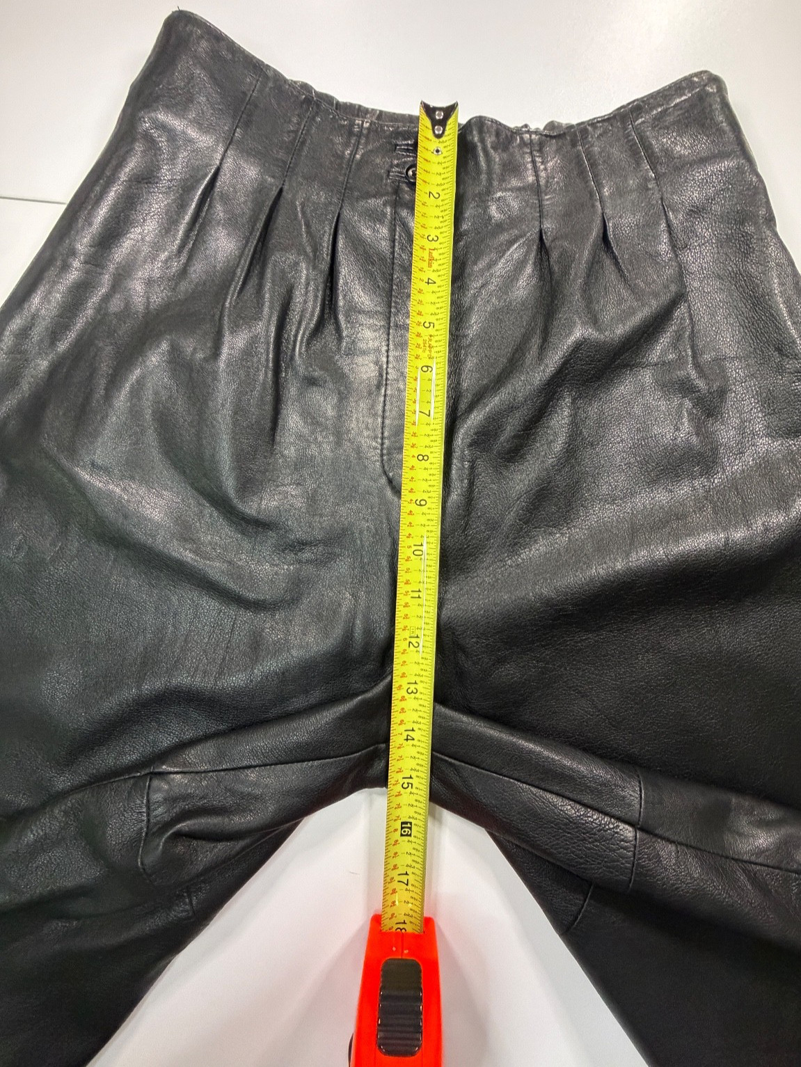 Vintage 80’s Lambskin Shorts Genuine Leather Black High-Waist Paneled Pleated 10