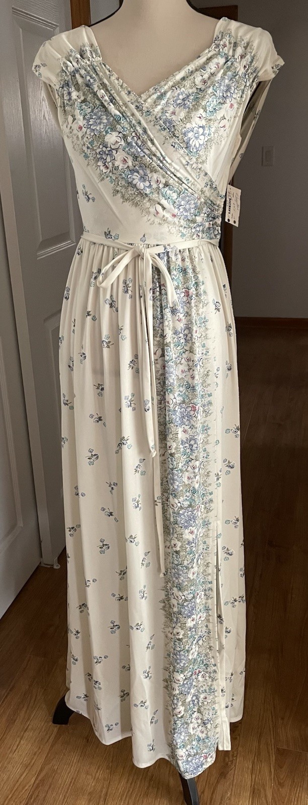 Vintage 1970s Ivory/Blue Floral Maxi Dress Sz 9/10 Goddess Bridesmaid NWT