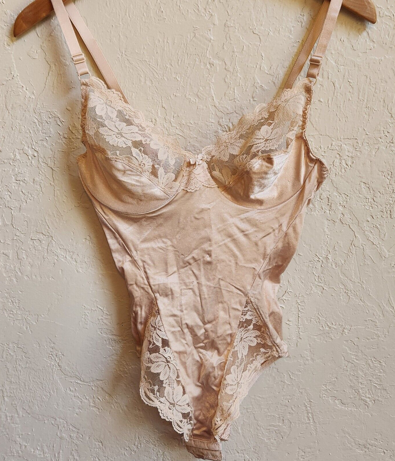 Vtg 80s Shapewear Lingerie Teddy Bodysuit X-Small Size 36 B Beige Satin Lace USA