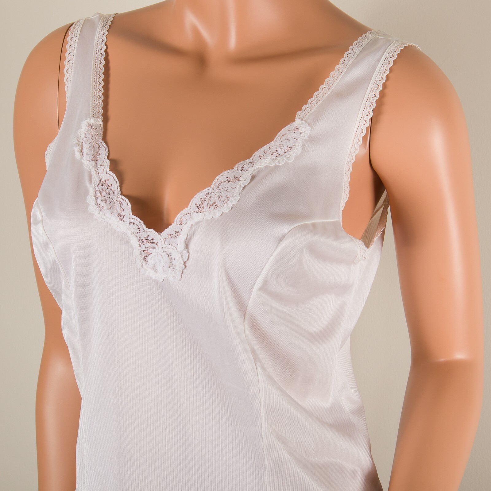 💖 FORTUNE Sz L Cream Off White Cami Tank Top V-Neck Silky Nylon Lace Trim