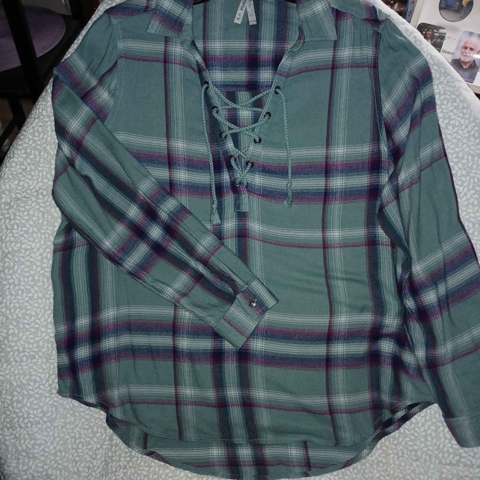 Mudd VTG Flannel Sz. XL Womens Tie Up V Neck Green Plum Plaid Soft Hippie Shirt