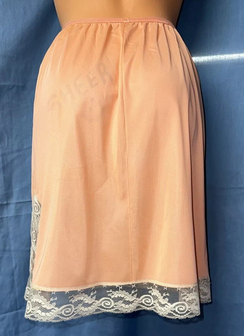 VTG Vanity Fair Antron Nylon Pillow Tab Half Slip~S~Apricot/Peach~ Lace Trim
