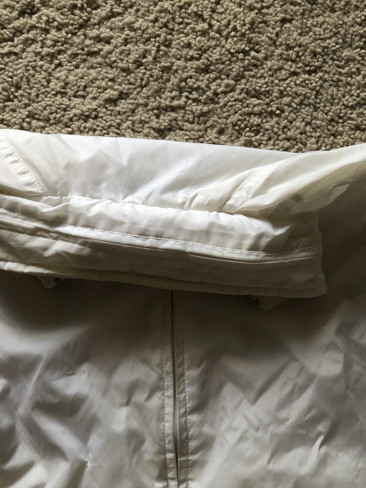 Women’s Vintage White Woolrich Windbreaker Jacket Hidden Hood Pockets 80’s Vibe