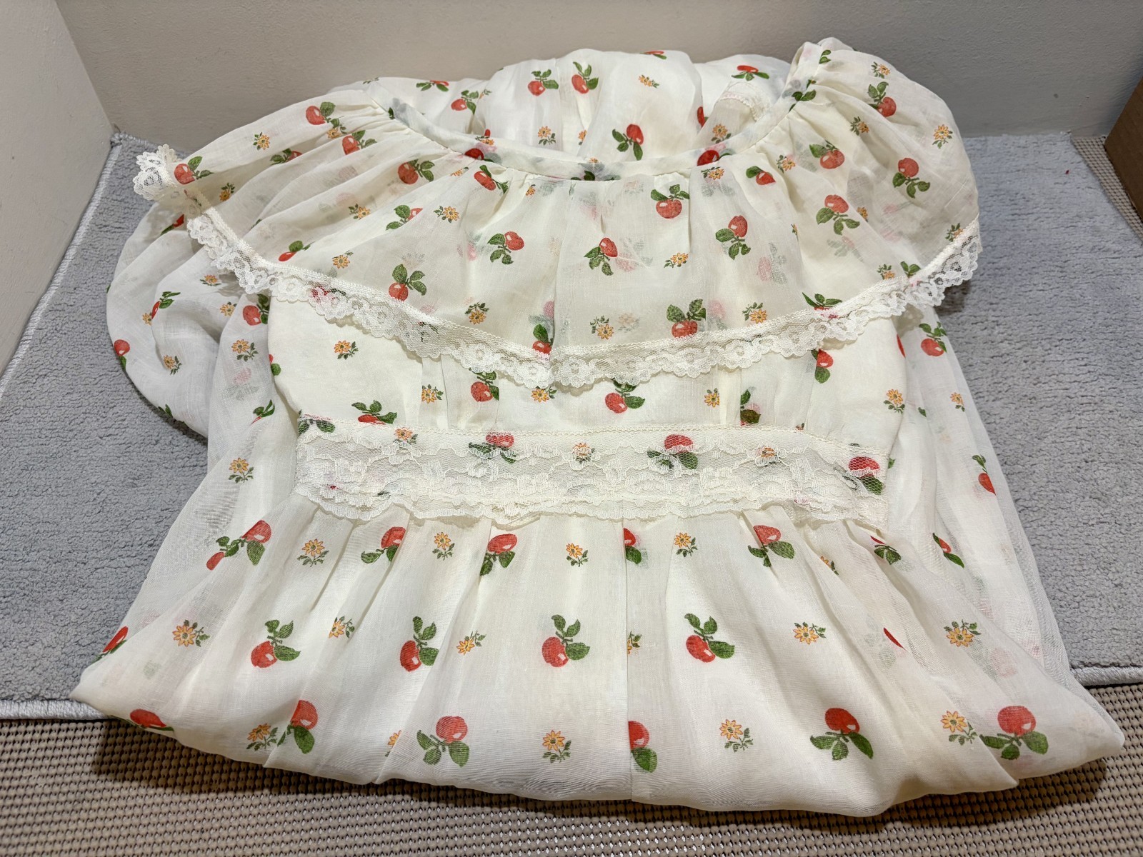 Vintage 1970s Union‑Made Peasant Maxi Dress Apple Print Lace Trim Size 7 USA