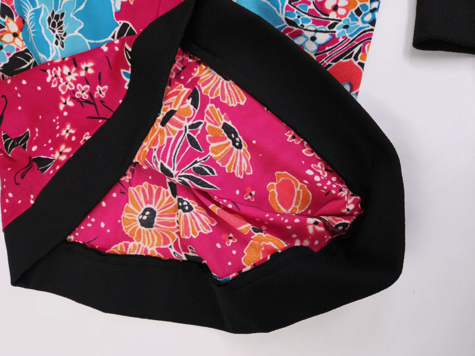 1960s True Vintage Black Pink Vibrant Floral Mod Dress Womens S/M