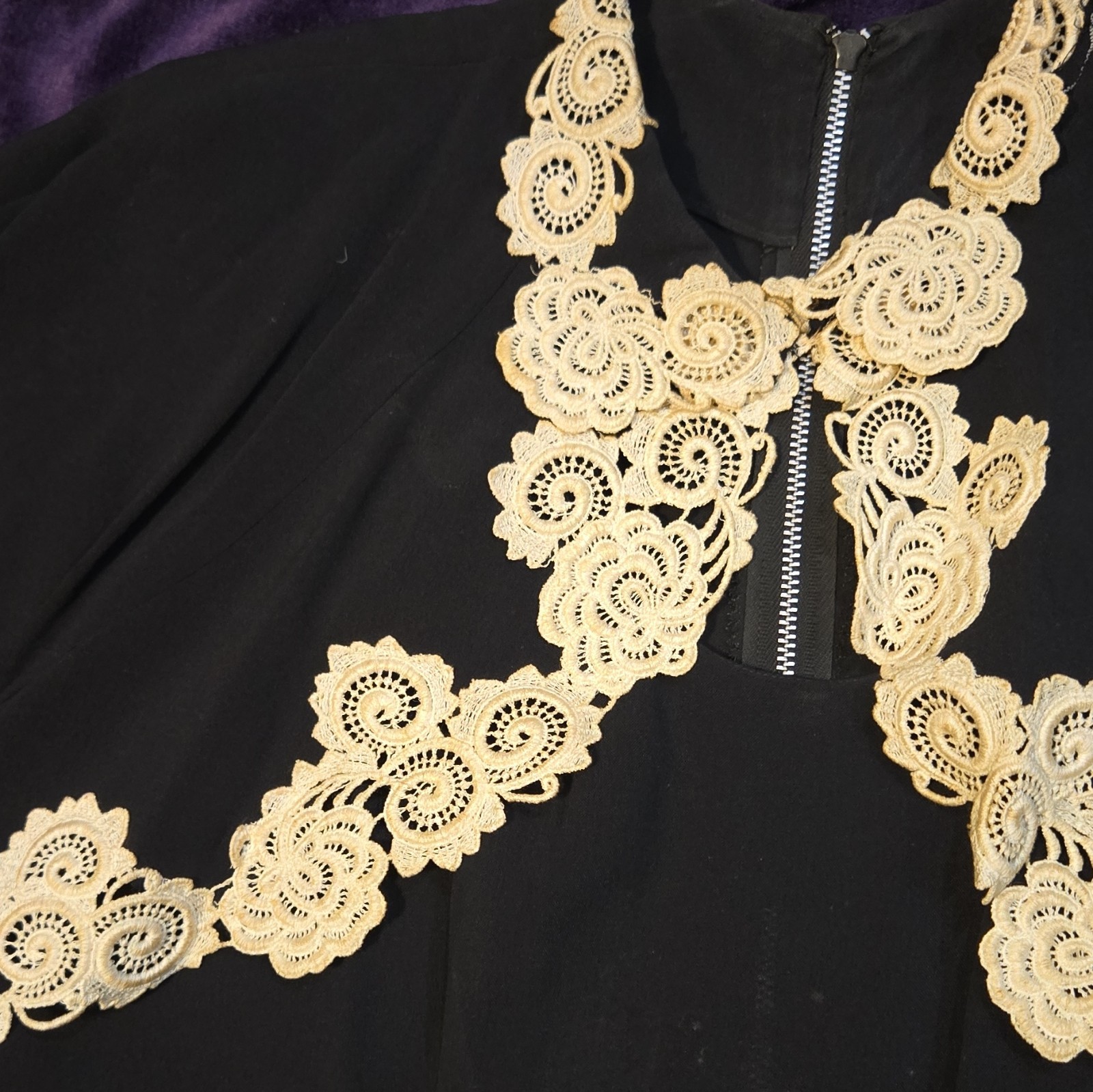Vtg 1960s Black Crepe Cocktail Dress White Guipure Lace Yoke Metal Talon Zip S/M