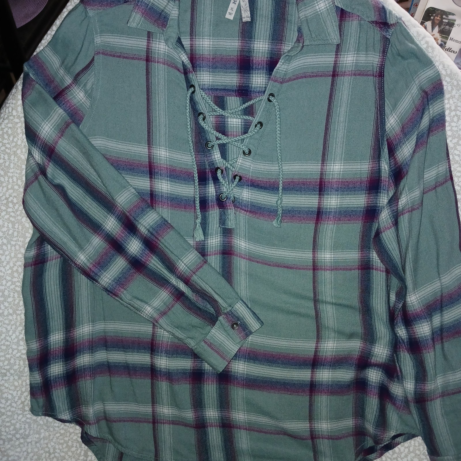 Mudd VTG Flannel Sz. XL Womens Tie Up V Neck Green Plum Plaid Soft Hippie Shirt