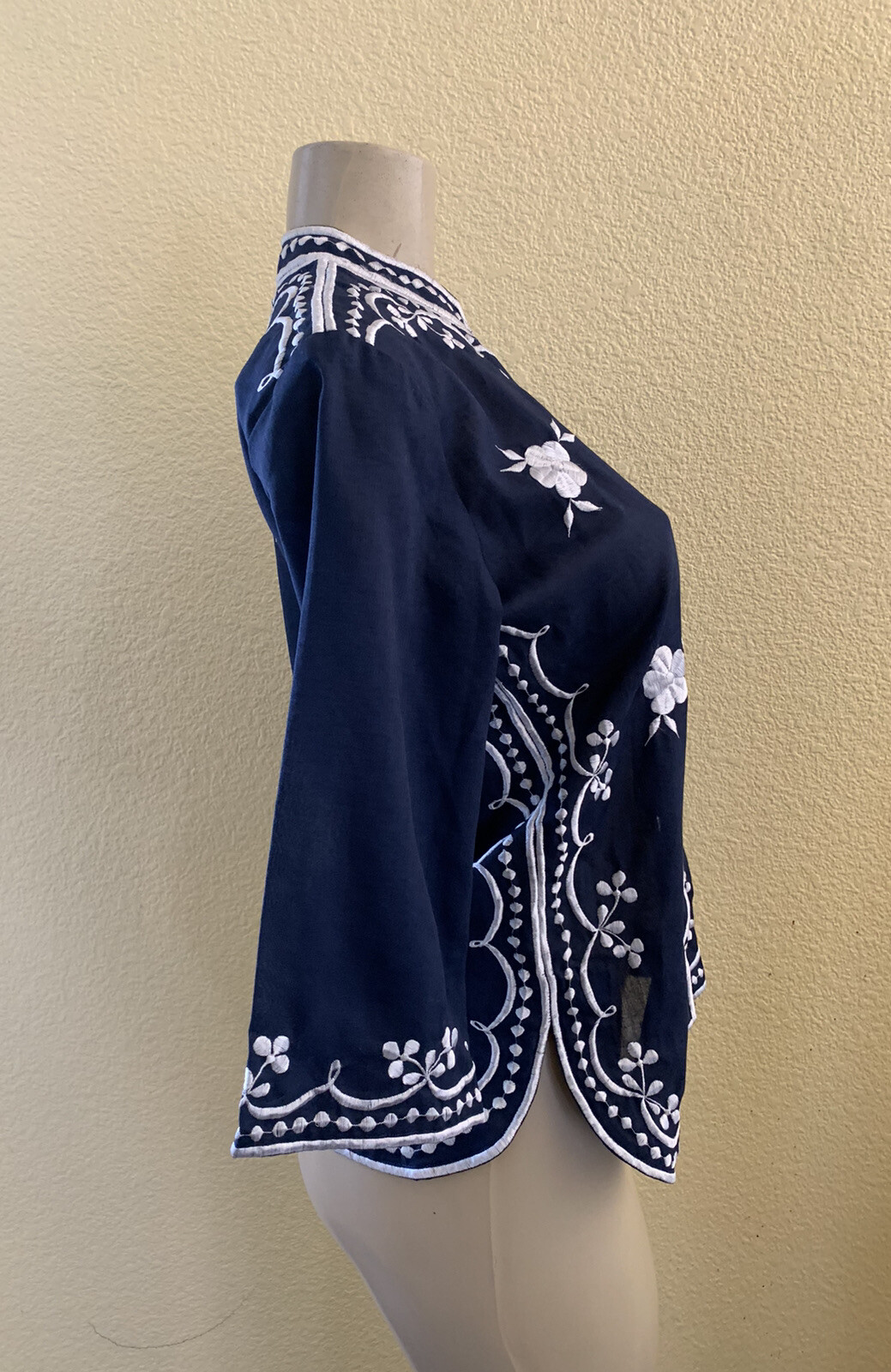 VTG Caro Of Honolulu Size ? Navy Blue & White Embroidered 3/4 Sleeve Tunic Top