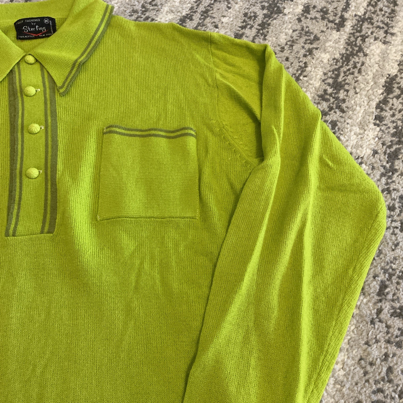 Vintage Sterling Green Sweater – Made in Korea 100% Acrylic – Medium Read