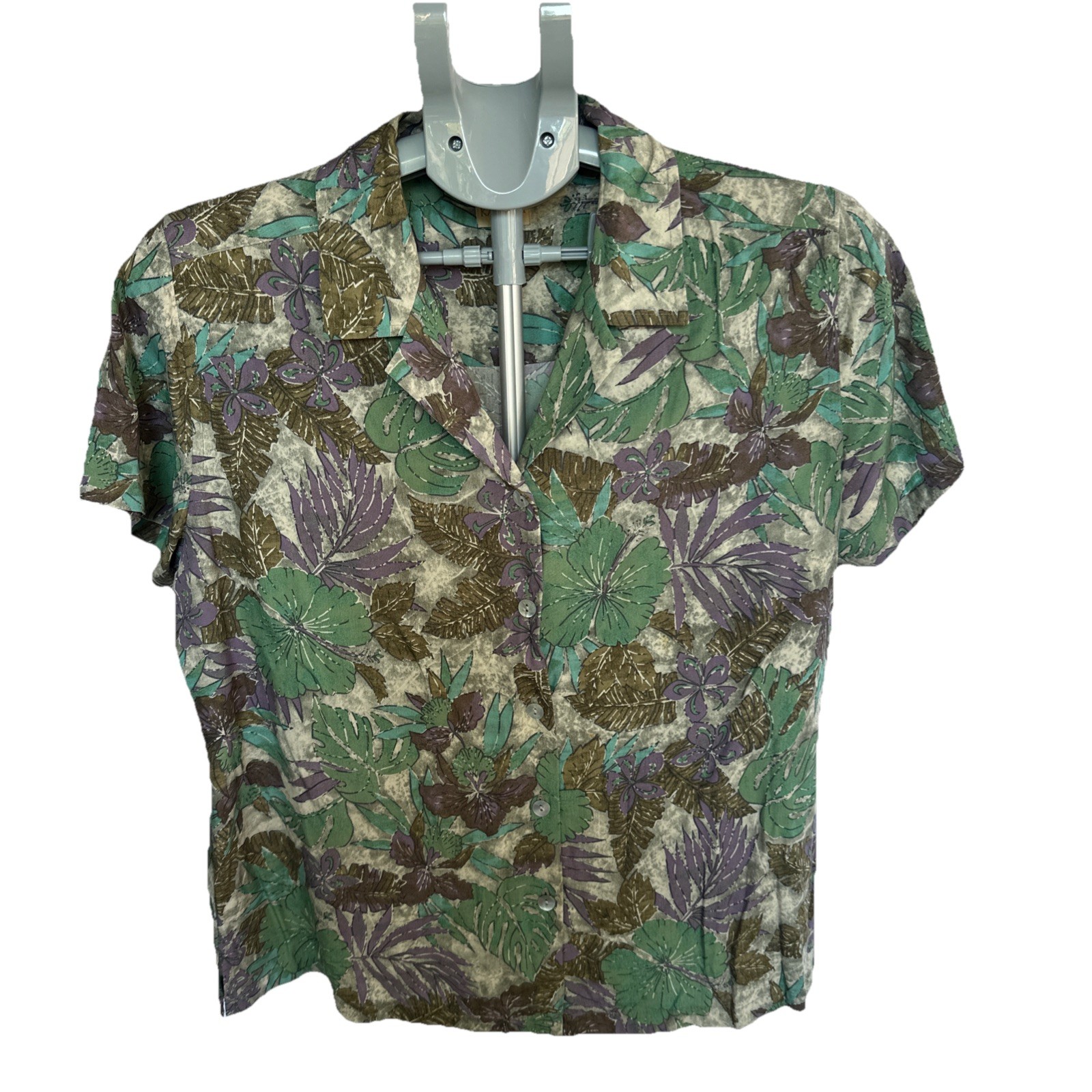 Vintage Kahala woman’s size Medium Hawaiian Shirt Bottom Up V Neck