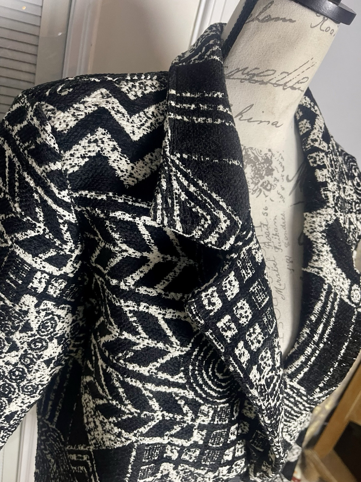 Silverado Vtg 80’s Oversized Shoulder Pad Cropped Tribal Aztec Tapestry Jacket M