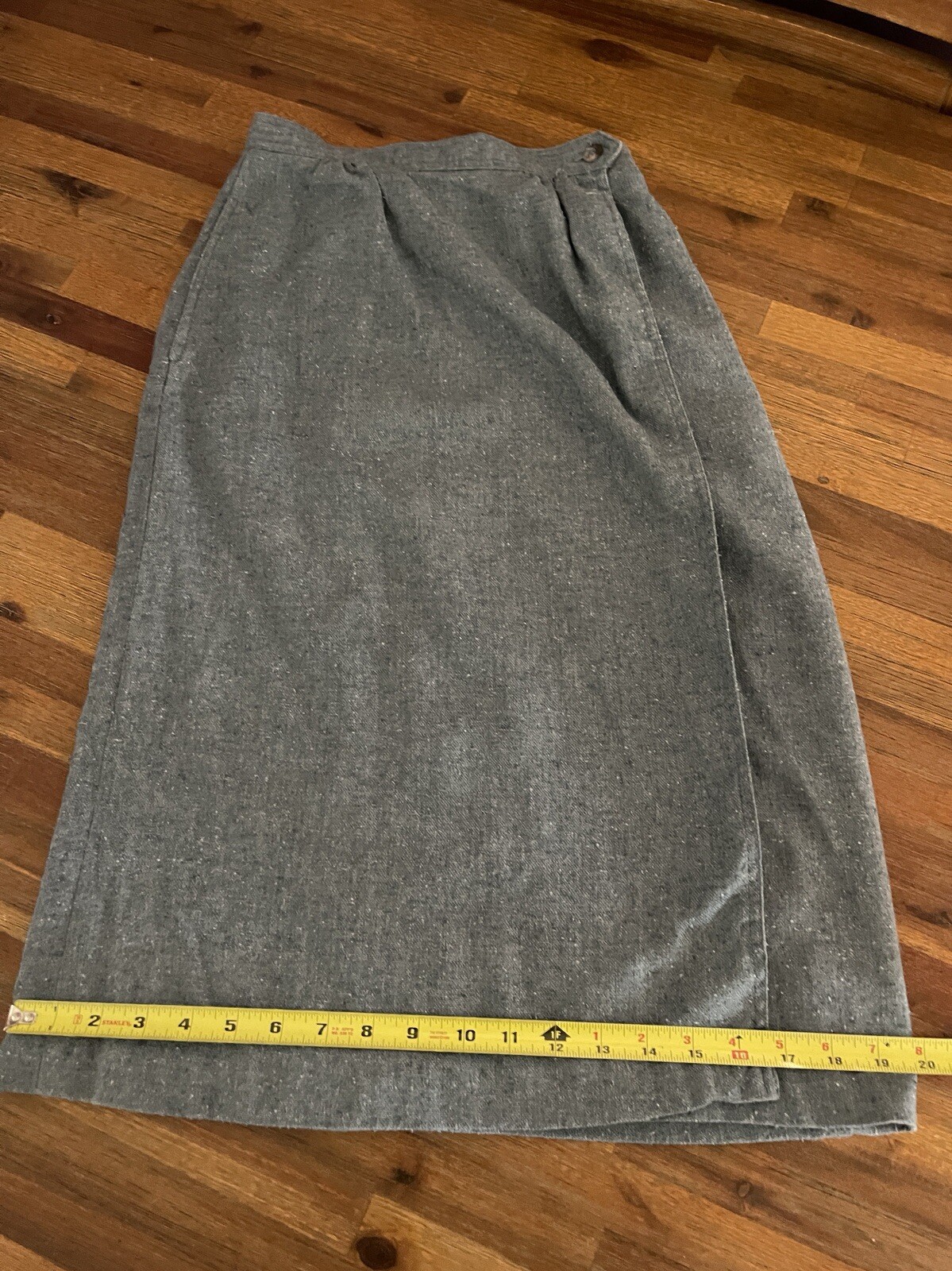 Vintage College Town Womens Wrap Skirt Size Small 22” Waist Gray Nubby Wool