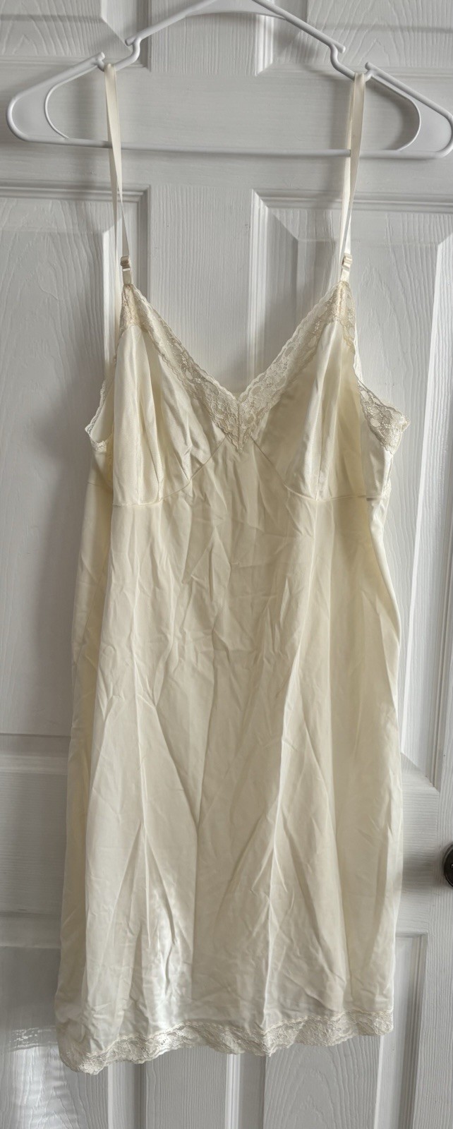VANITY FAIR Off White Nylon Full Slip Lace Trim – Style 10-103 40 22″/46 Vintage