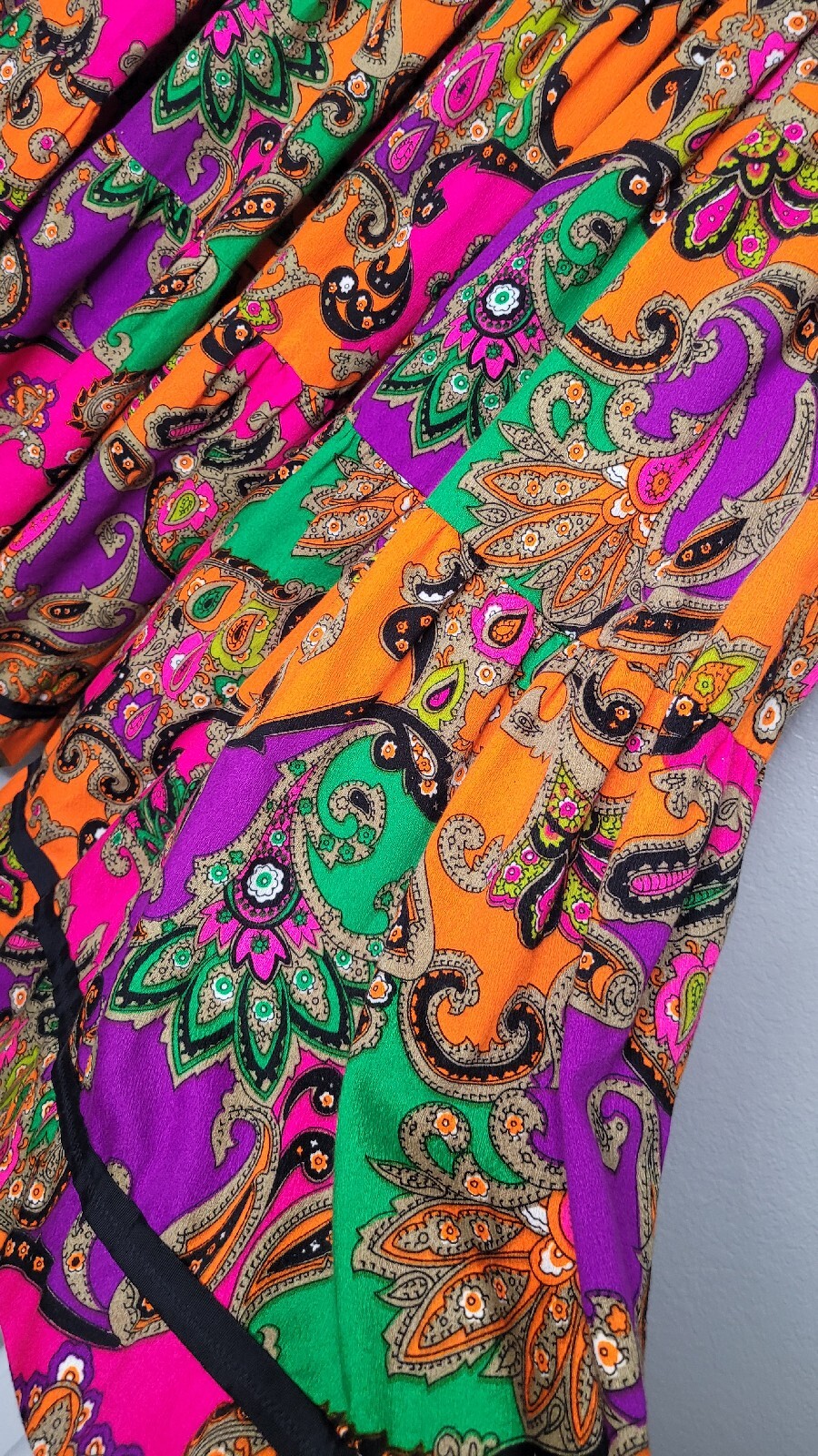 Vintage 1970s Paisley Skirt Women’s Large Neon Boho Hippie Festival Knee Length