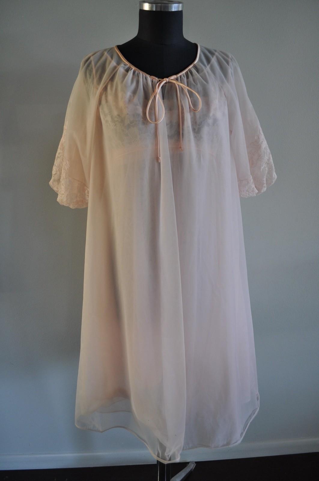Vintage Vanity Fair 2 piece Peignoir Set Sz 32 Pink Double Layer Chiffon