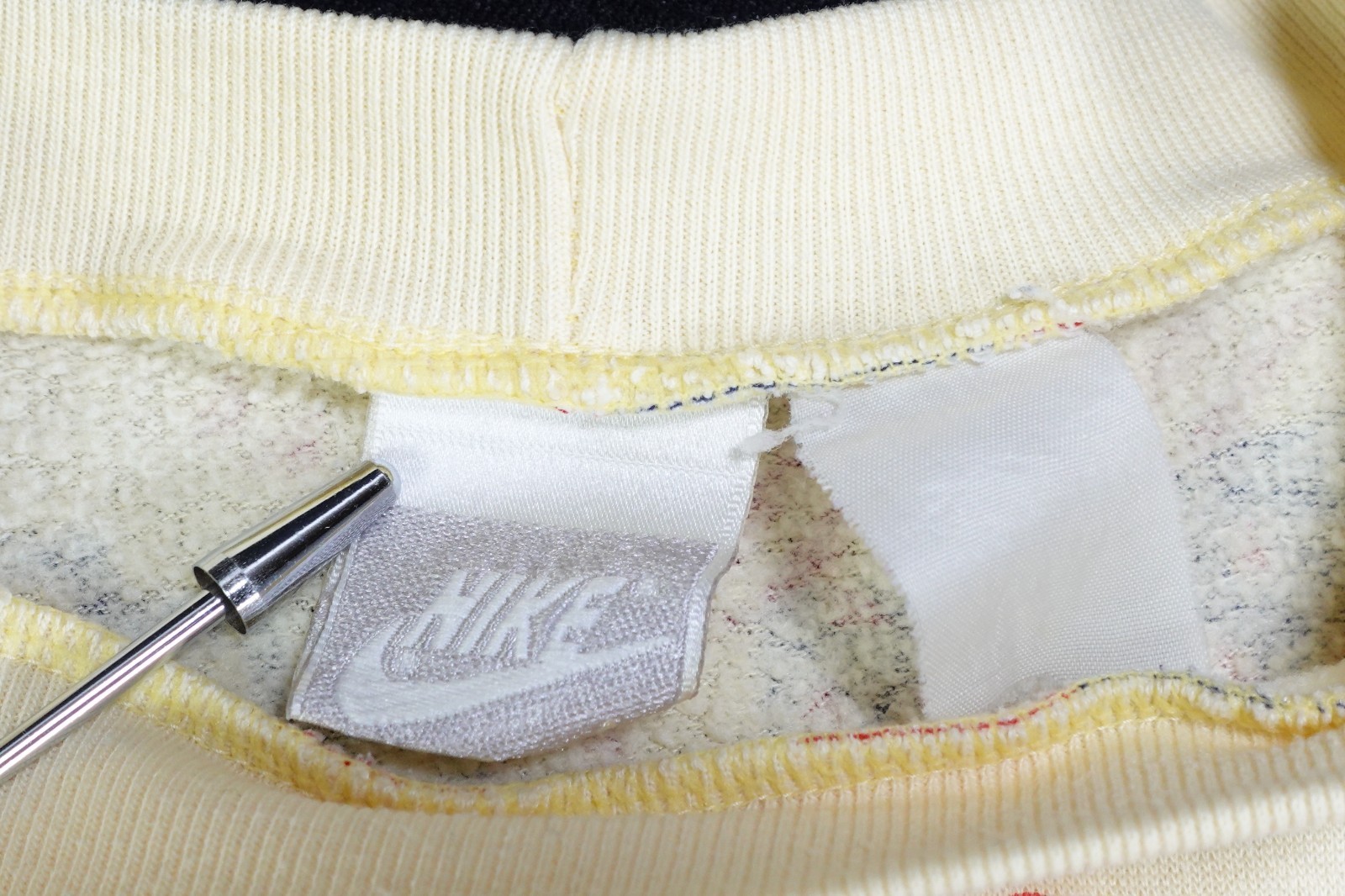 NIKE Vintage 1987 Women’s Geometric Print Fleece Crew Sweatshirt Angela Snow