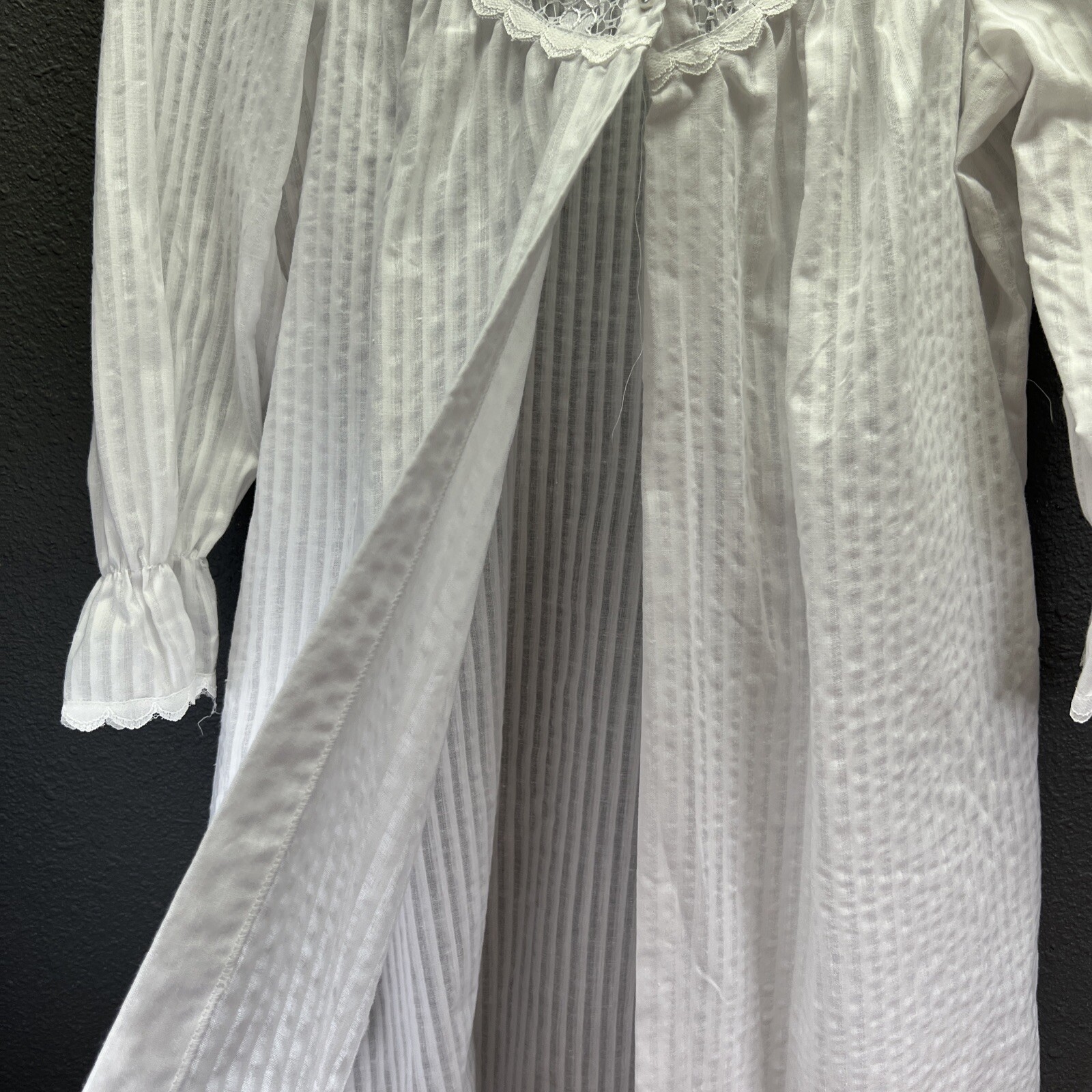 Vintage 90’s CARRIAGE COURT 100% Cotton White Lace Robe Women’s S