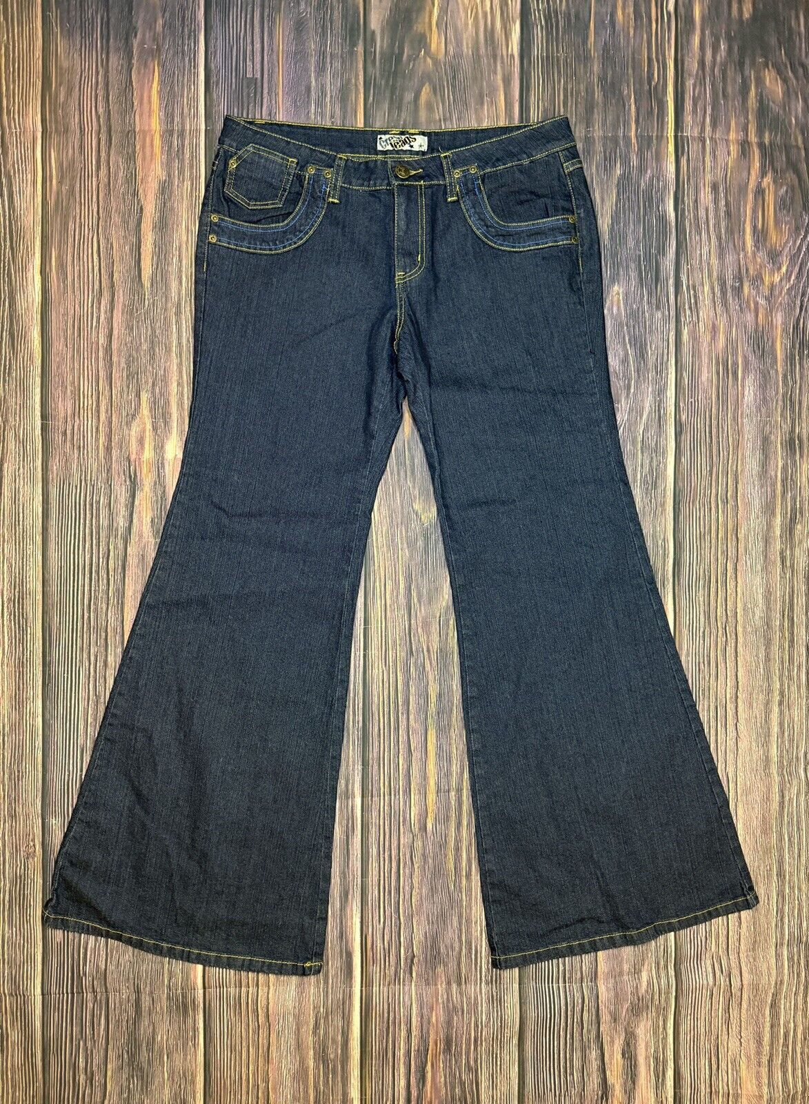 VTG Y2K Crest Dark Wash Bell Bottom Low Rise Jeans Juniors 15/16 Tall 32″ Inseam