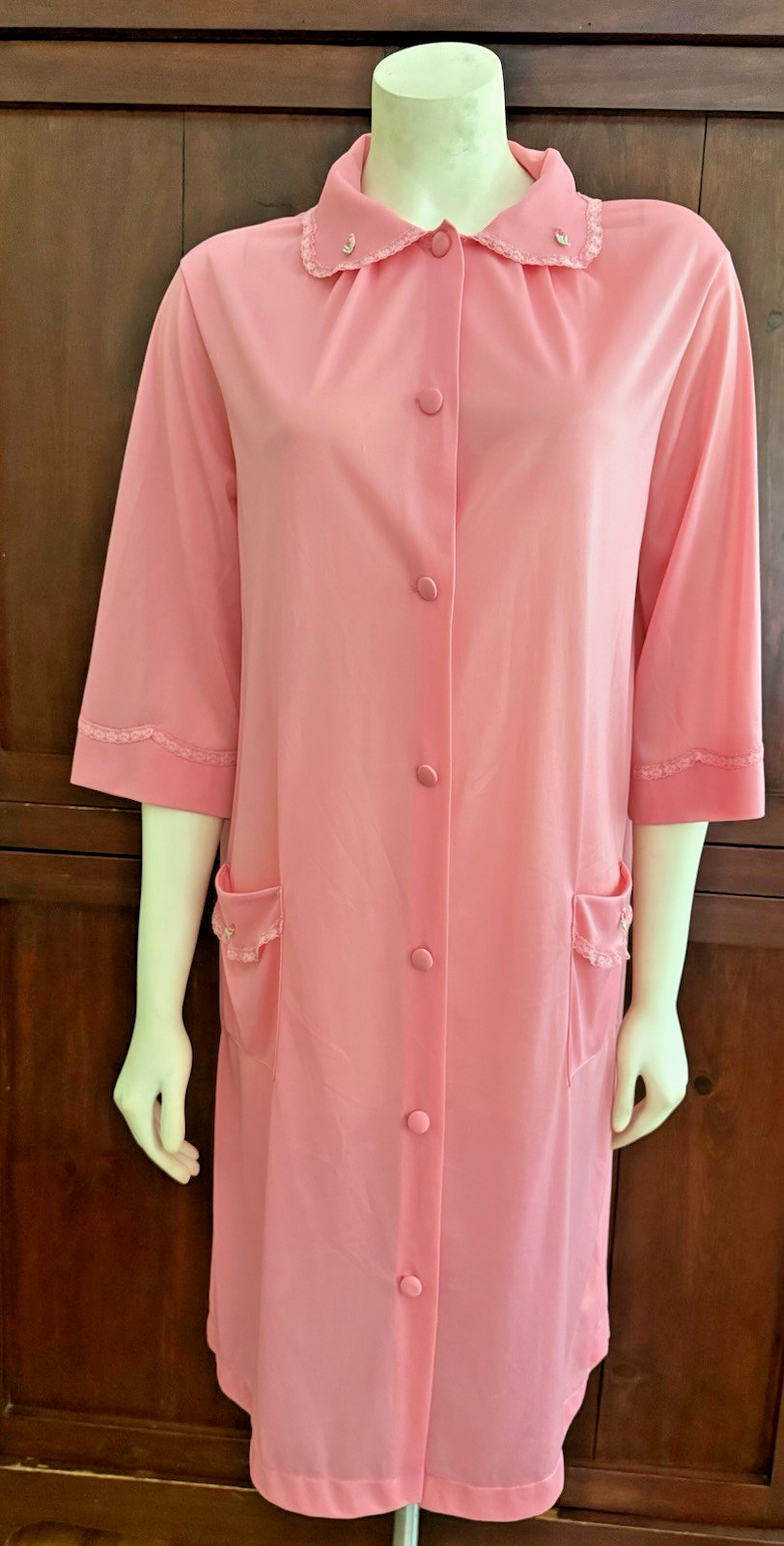 VTG Henson Kickernick Sz M Nylon House Coat Robe Pockets Lace EMB Roses Pink USA