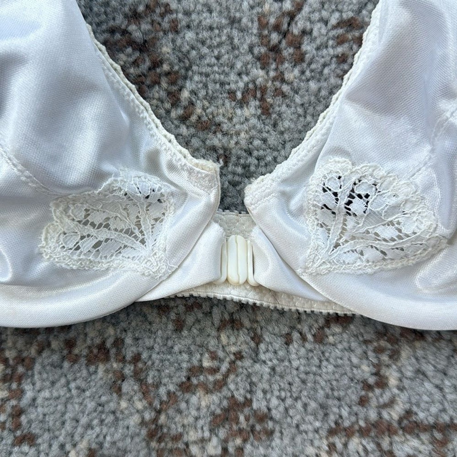 Vintage Maidenform Pretty Me Front Closure Underwire Bra White 34C