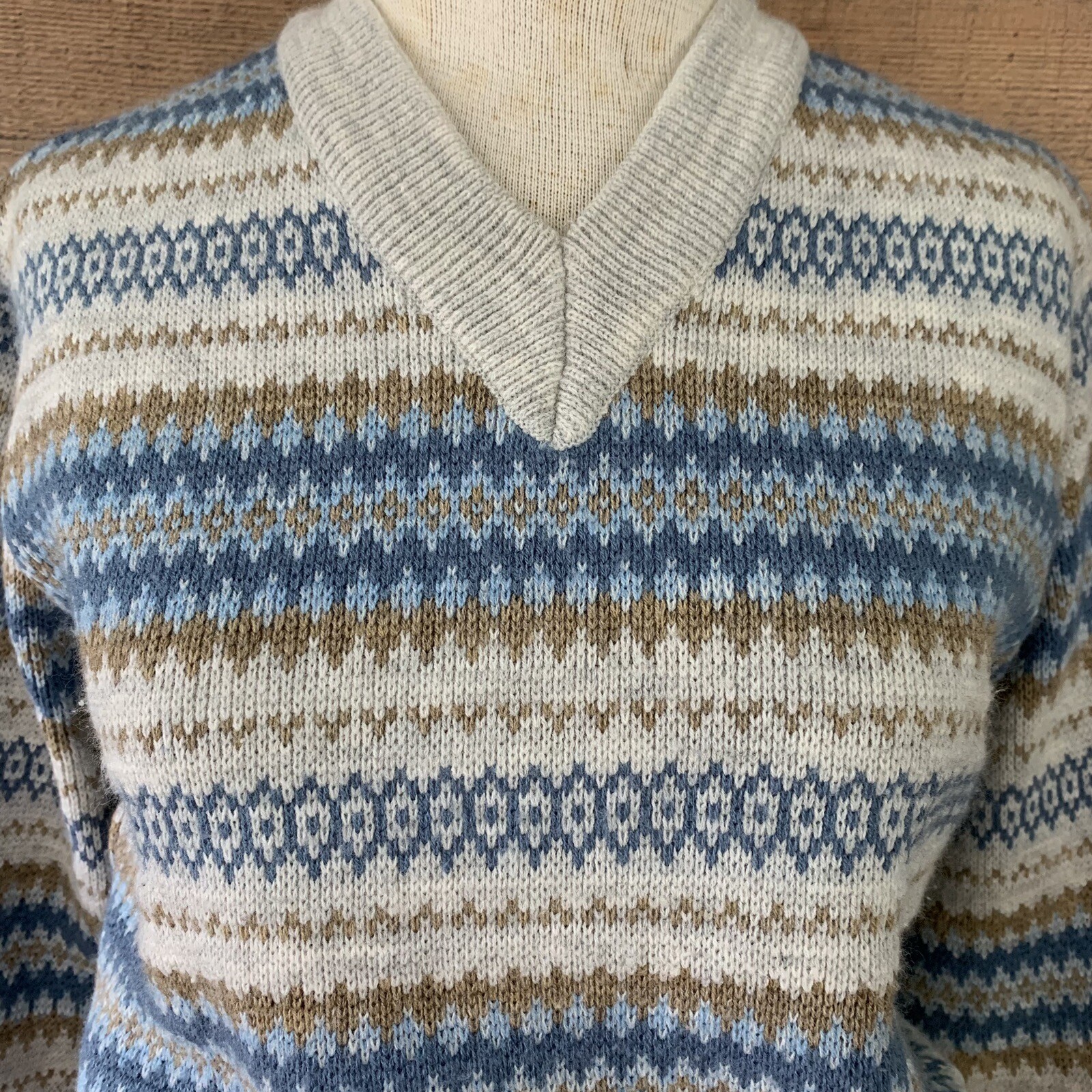 Vintage 1970s Jump Ahead Ribbed Cuff Hem V-Neck Sweater Size S/M
