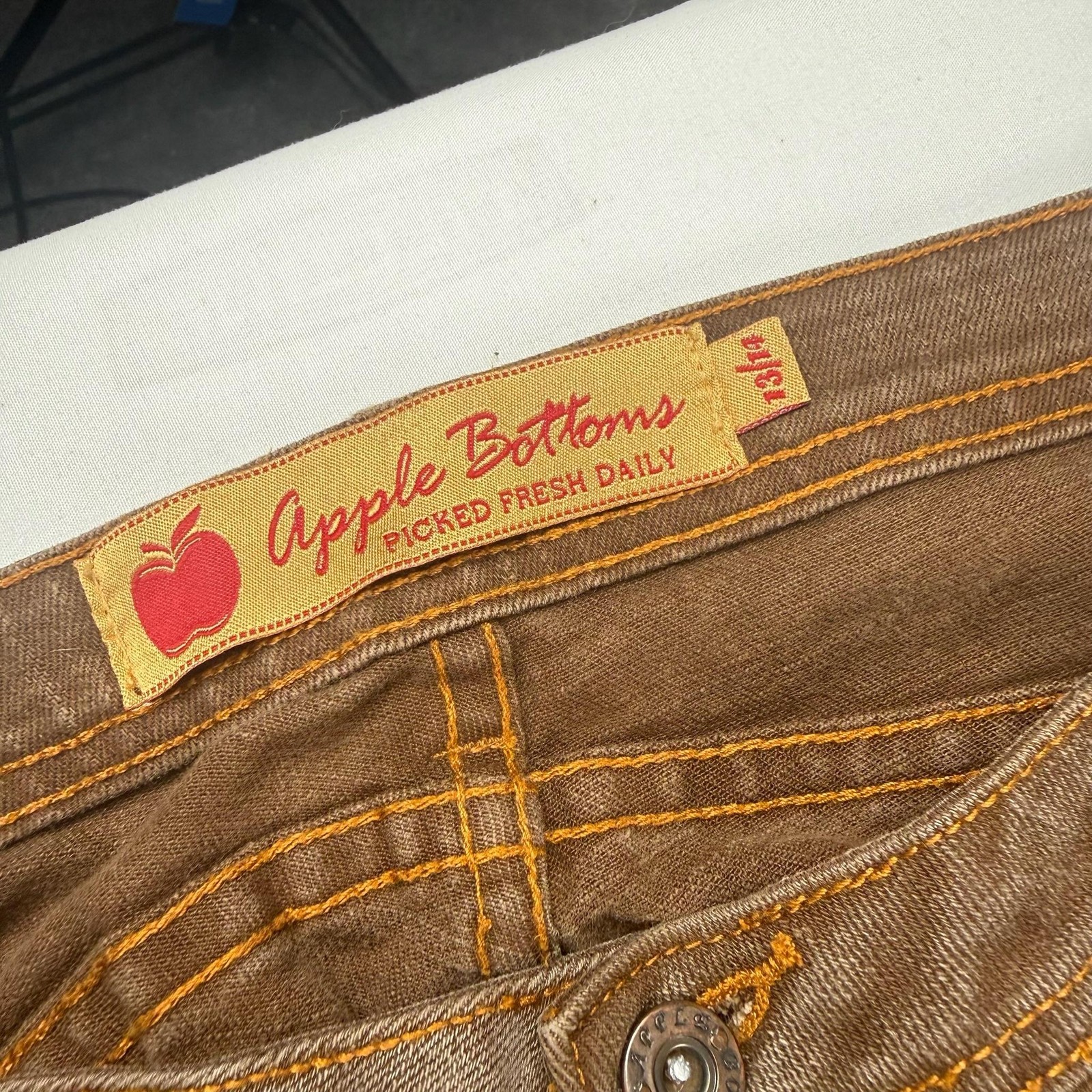 Apple Bottoms Jeans Womens 24/32 Brown Bootcut Embroidered Denim Pants Casual