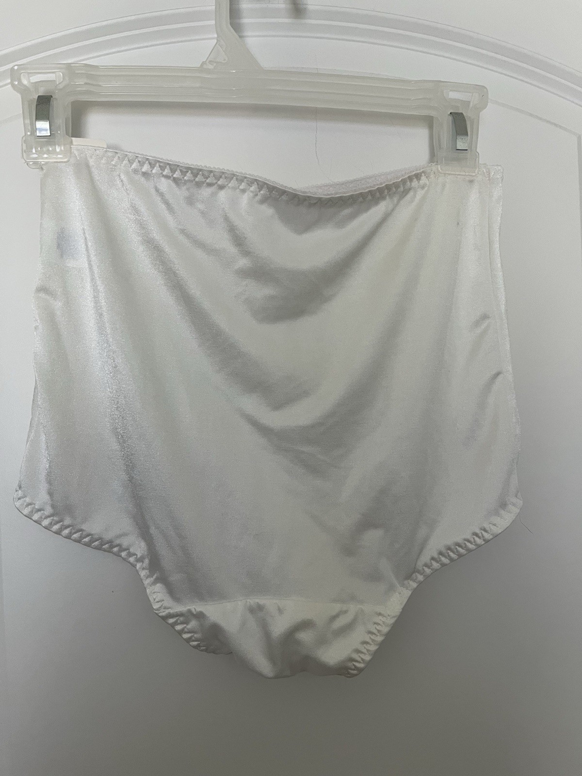 NWT Vanity Fair VTG Whispersoft Perfectly Yours style 1771, white size 9/2XL