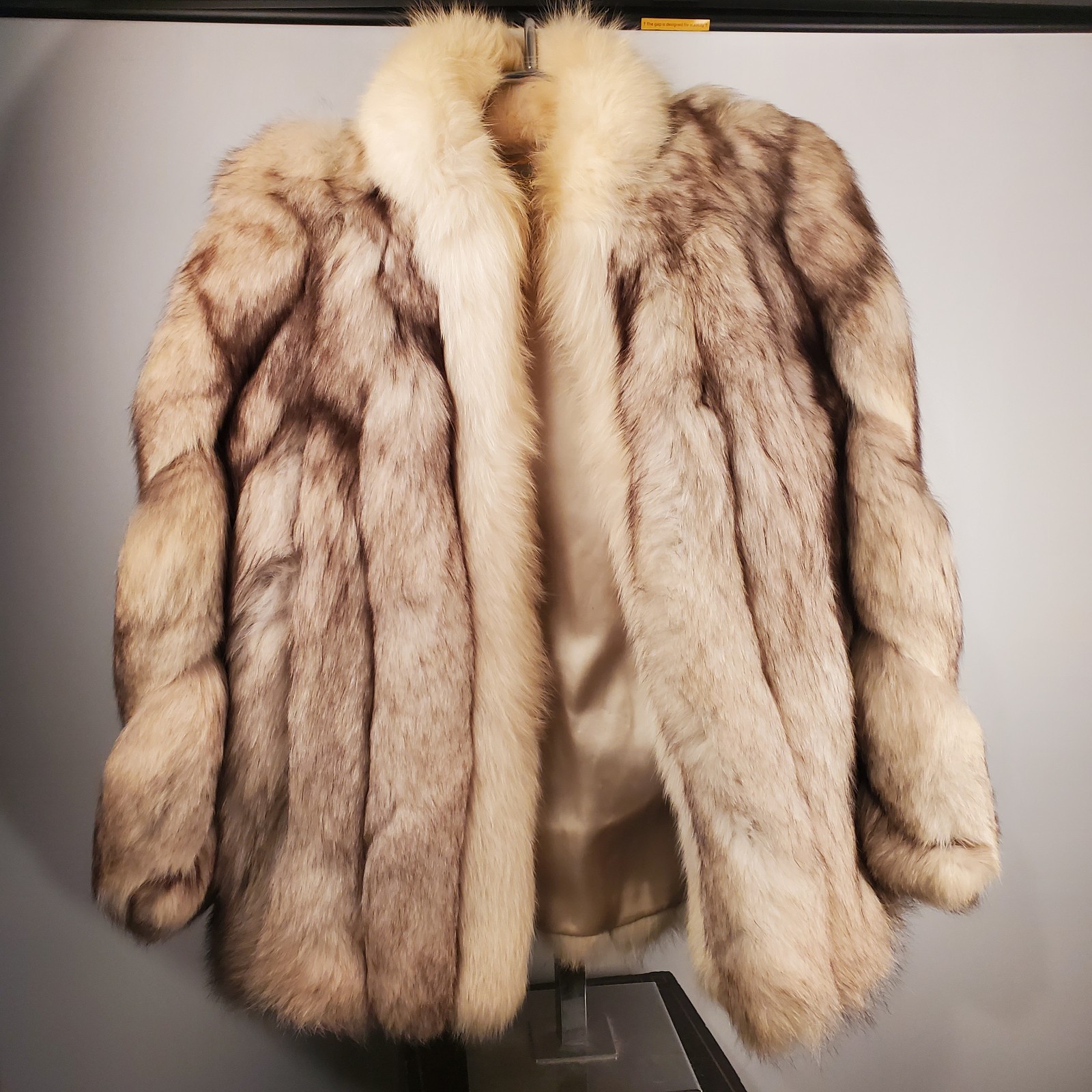 Saga Selected Guarantee of Quality Fox Fur Coat Size Small / Med