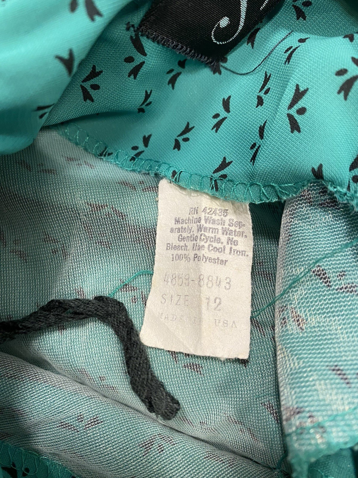 Vintage Dress SIZE MEDIUM green Peter Pan collar ALEXIS FASHIONS 80s 70s modest