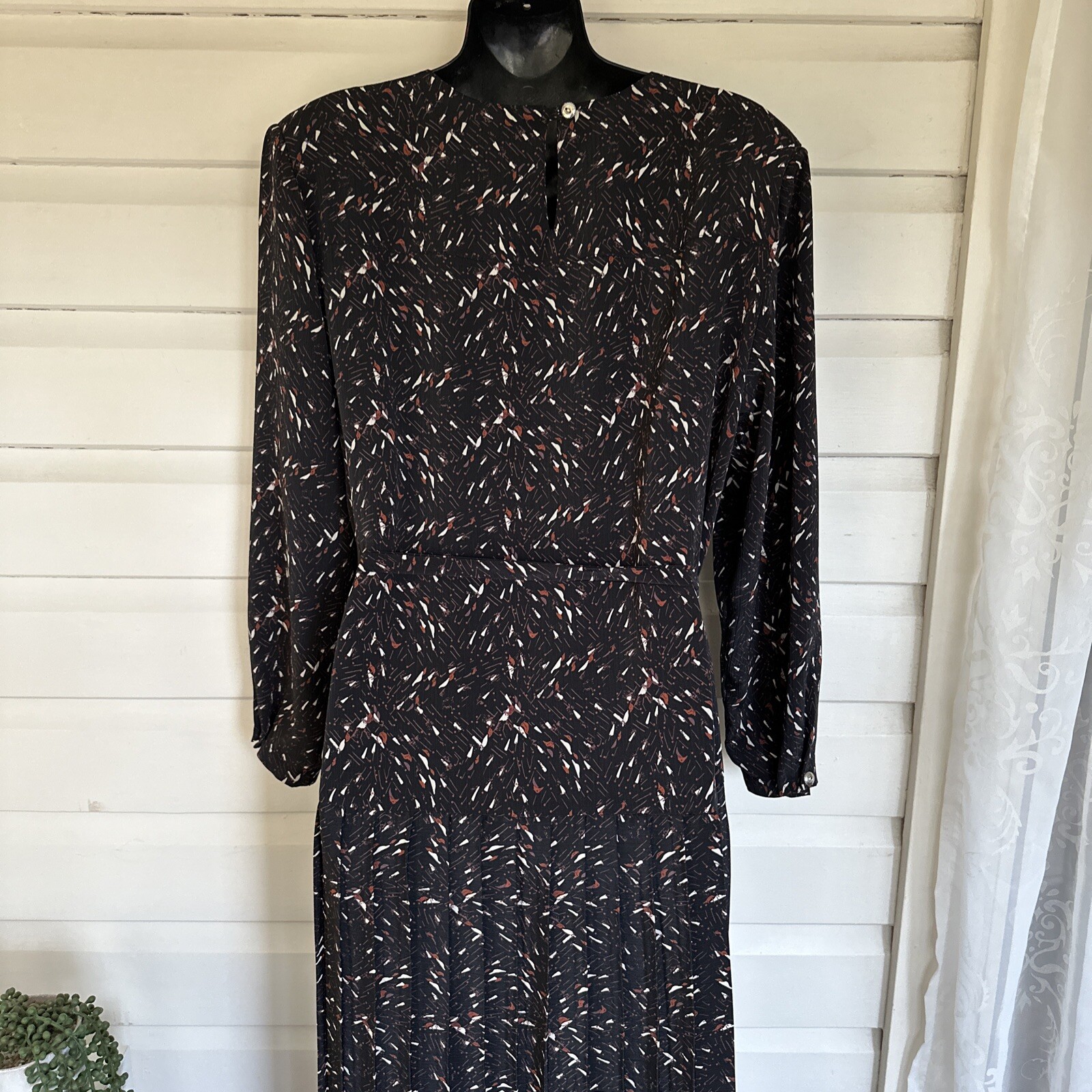 Belle Aire Vintage Woman’s Dress Size L Black Pleated Long Sleeve Shoulder Pads