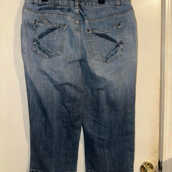 Vintage Y2K Faded Glory capri jeans in size 10. Cotton & spandex blend