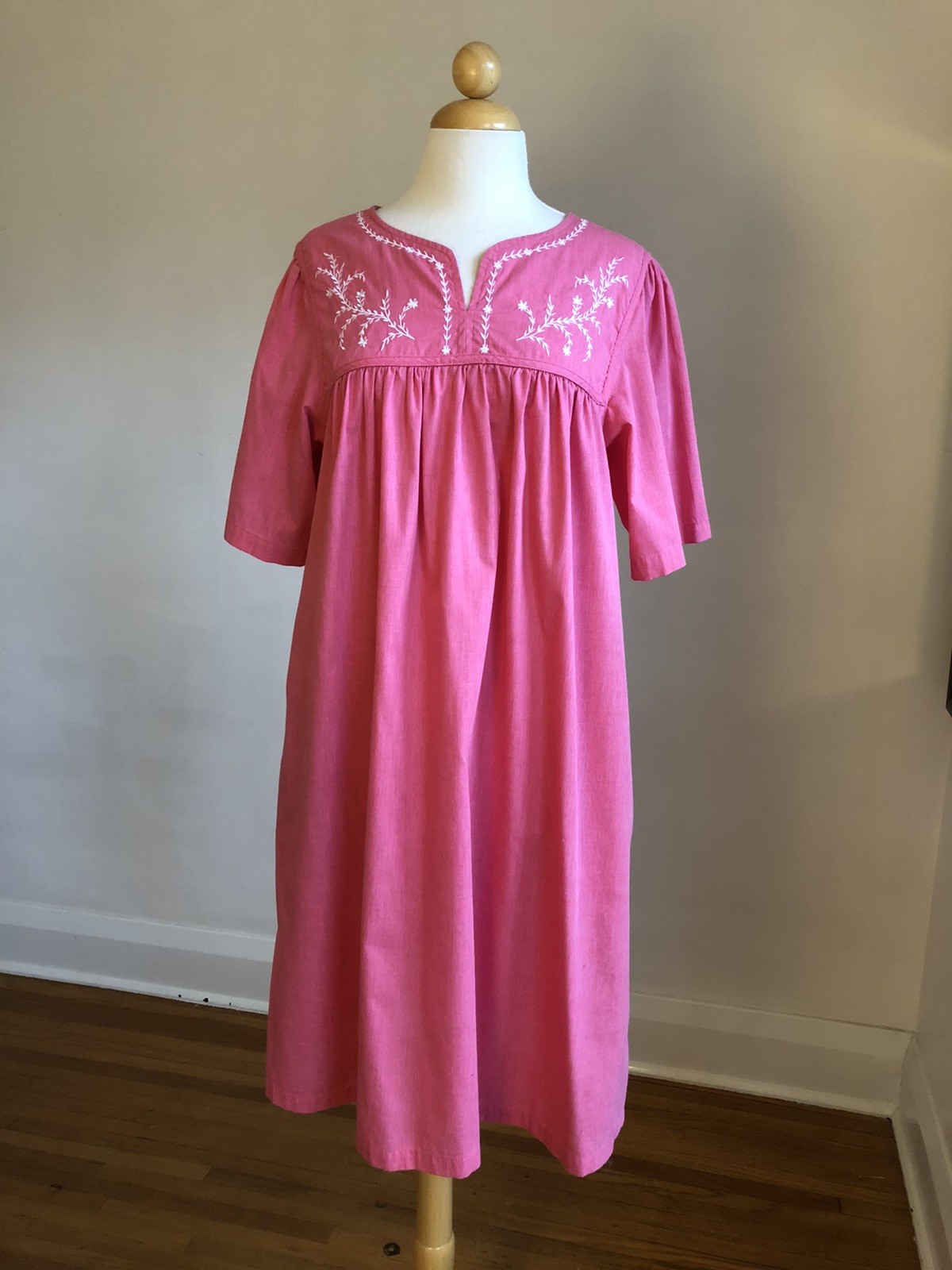 ADORABLE VTG NATIONAL Pink Cotton White Embroidery Housedress Loungewear SZ M
