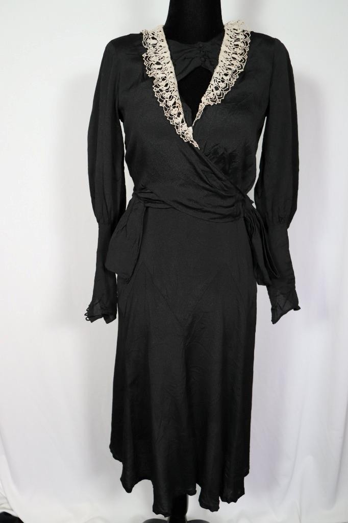 Rare Vintage 1930’s French Black Rayon Crepe Dress With Lace Collar Size 4+