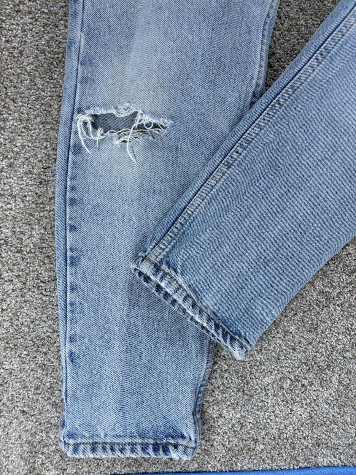 Vintage ’96 Levi’s 521 Tapered Fit Jeans Women’s 8 (26×29) Blue Distressed USA