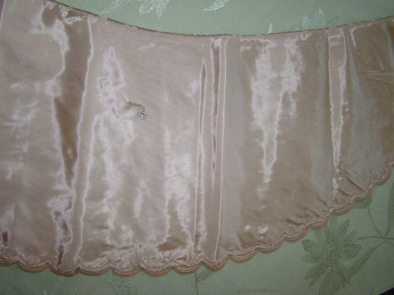 RARE MID CENTURY CUSTOM DETACHABLE CAFE AU LAIT FABRIC LACE COLLAR STOLE CAPE