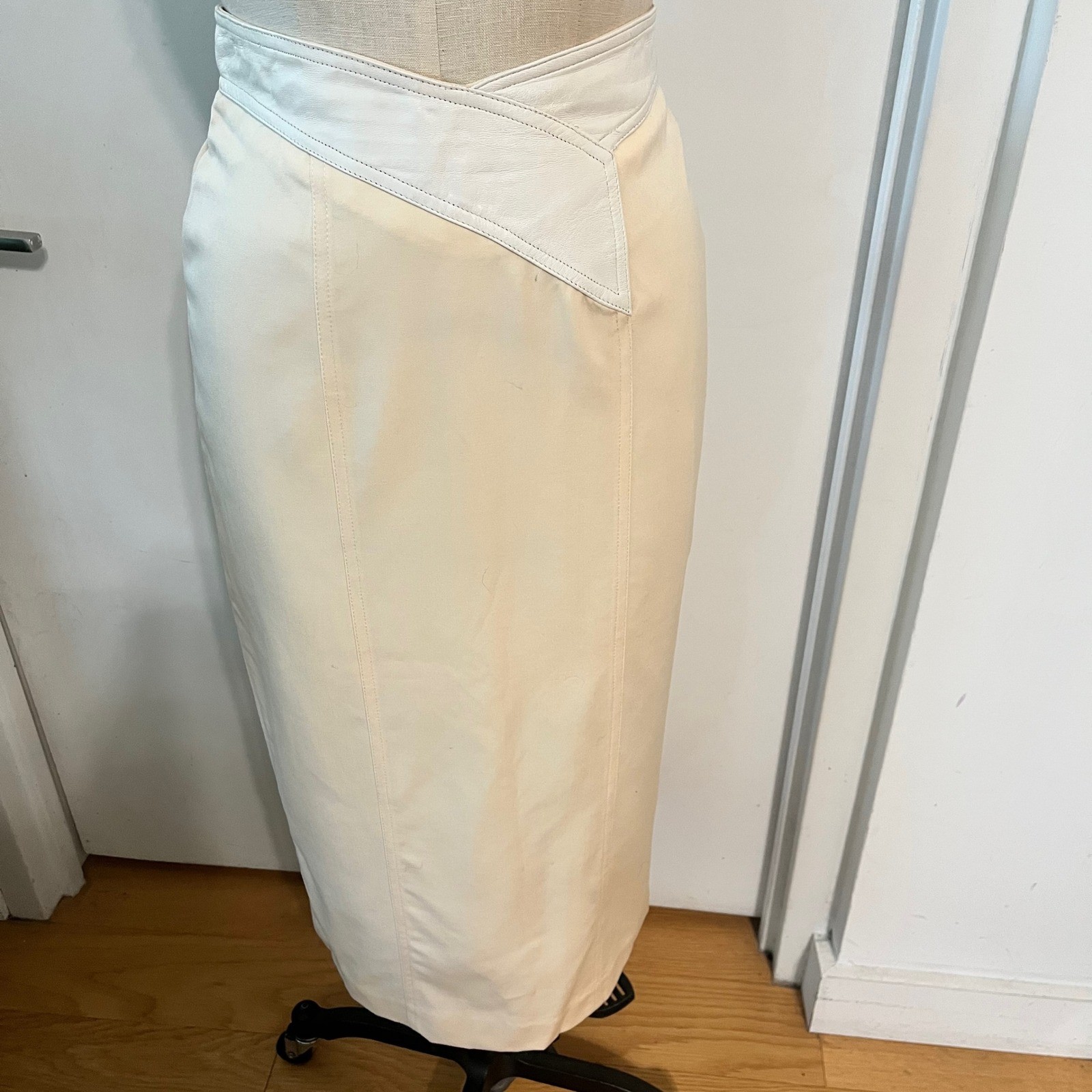 VTG 80’s SUZELLE Cream Wool and Leather Pencil Skirt Size 12
