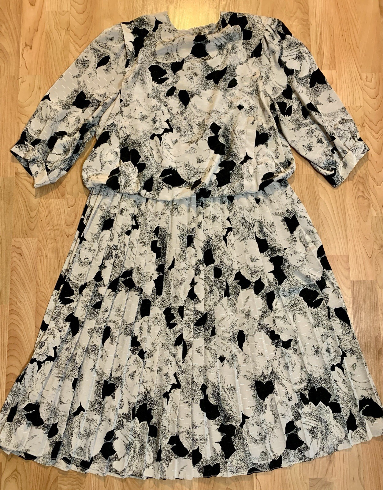 1980s V.L.P. Shimmery Black and Ivory Plus Size women’s Dress