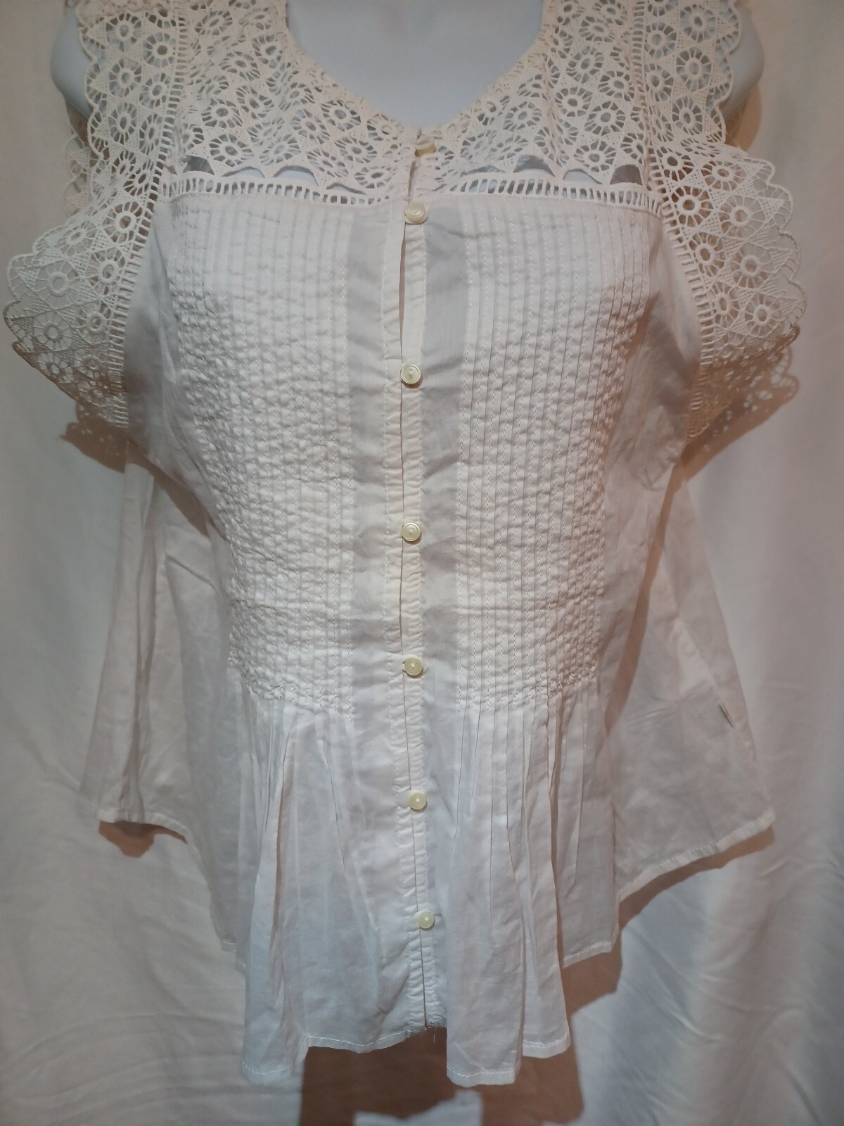 Levi’s Silver Tab Women’s Lace Vest Shirt size small New with tags