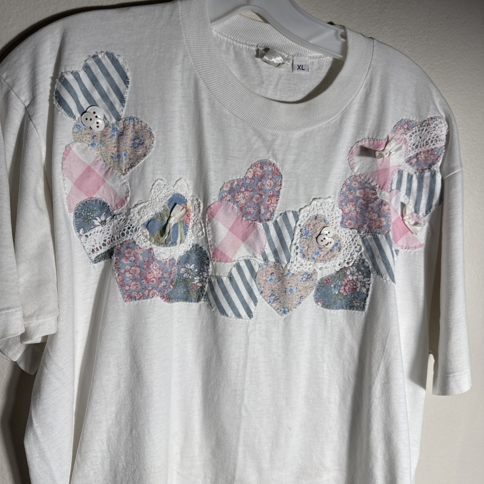 SINGLE STITCH White T Shirt Appliqué Heart Lace Trim Hand Crafted 80s 90s XL