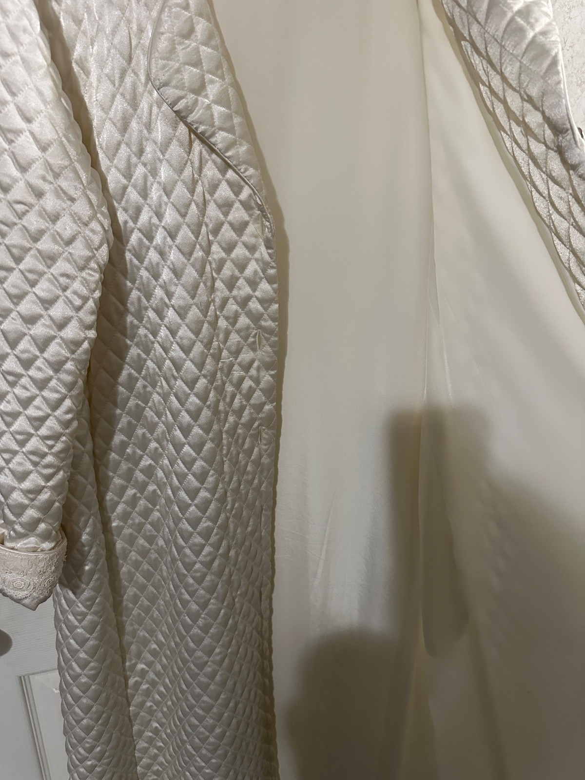 VINTAGE Christian Dior Ivory Women’s Quilted Robe w Lace & Faux Pearl Buttons L