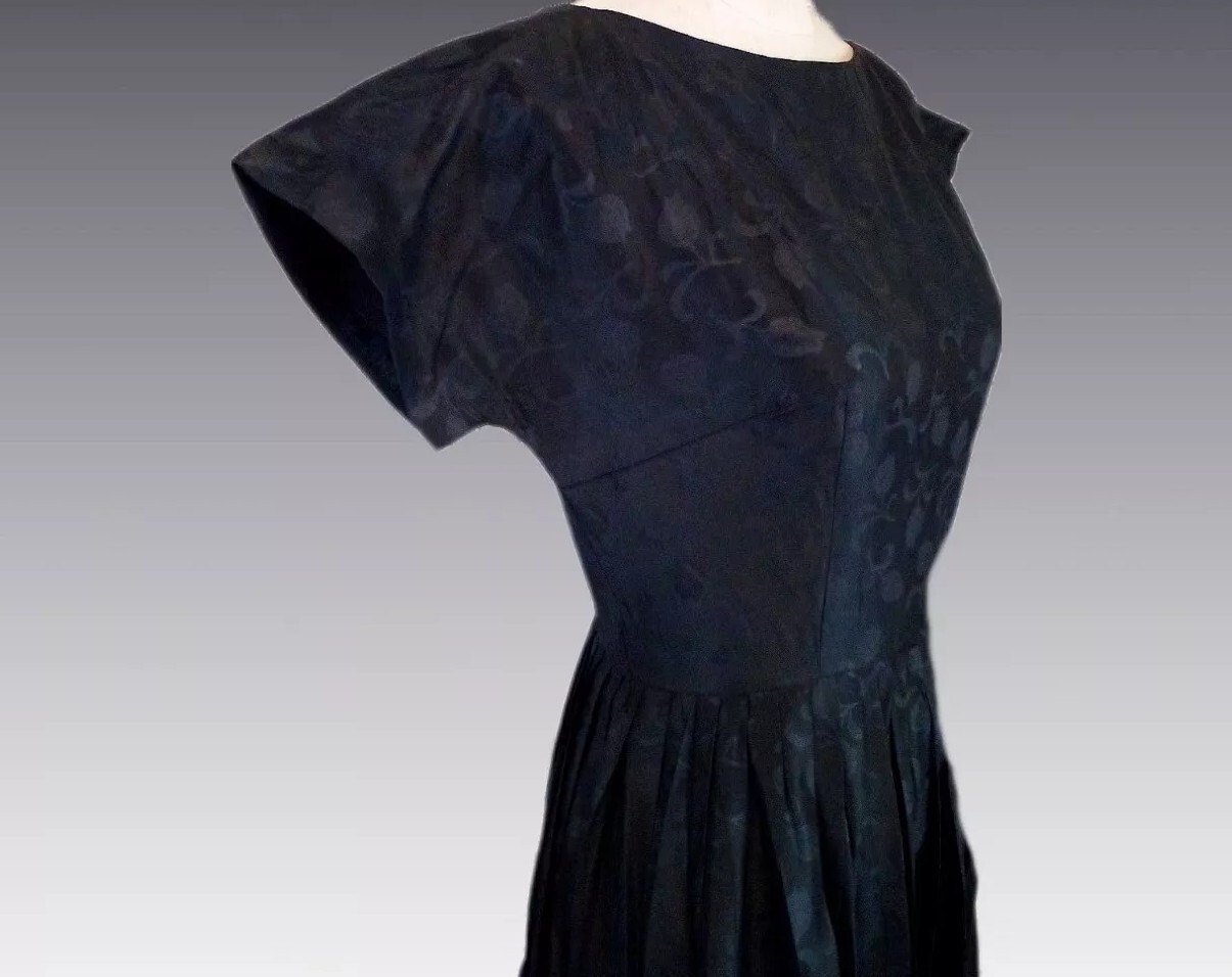 VTG 50s Fit To Flare Swing Cocktail Dress In Timeless Black w Tulip Back Print S