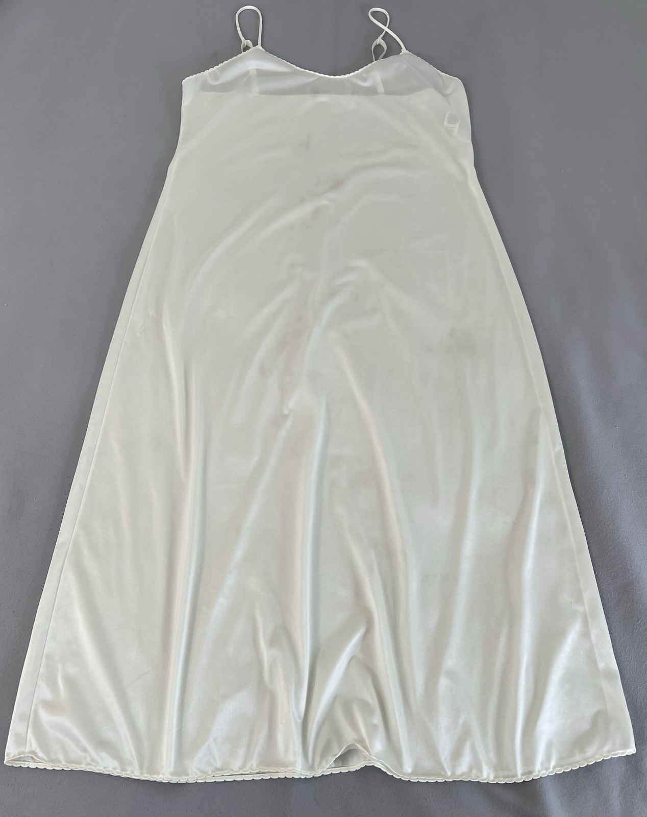 Vanity Fair Ladies Ivory Night Gown Size 38 Spaghetti Straps Nylon 32” / 44