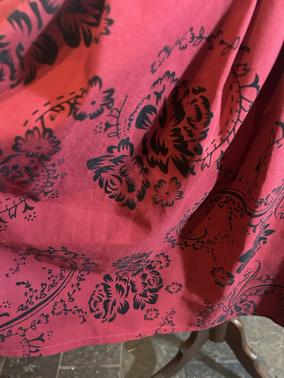 Original 1950/60s Full Cotton Skirt In Deep Plum & Black Velveteen Roses Sz S