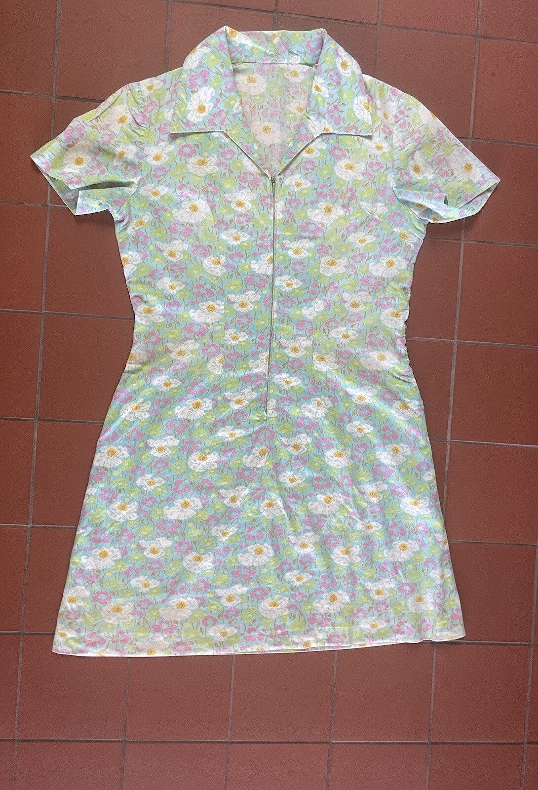 Vintage Women’s Short Sleeve Collared Shirt Dress Ditzy Floral Green Zip Up M