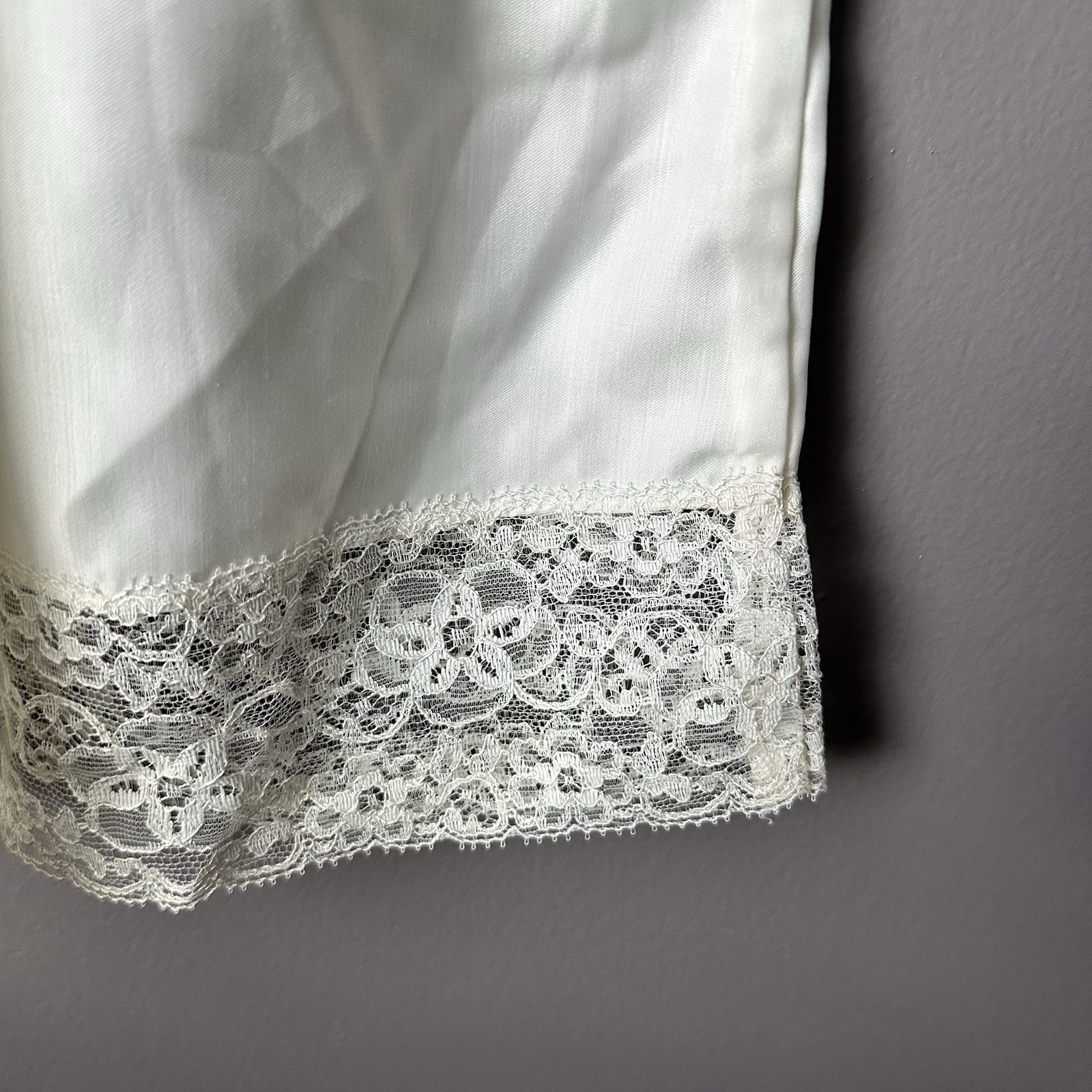 Vintage Gilead Full Slip Lingerie Womens Size 36 Ivory Lace Honey Blend Satin