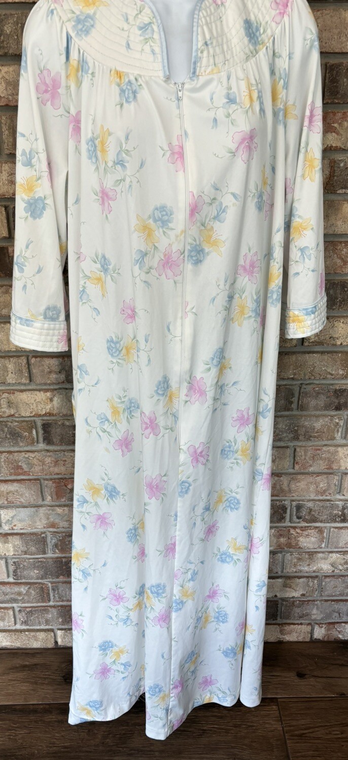 Vintage Carriage Court robe nightgown Day Dress Mumu Floral Zip Up Large