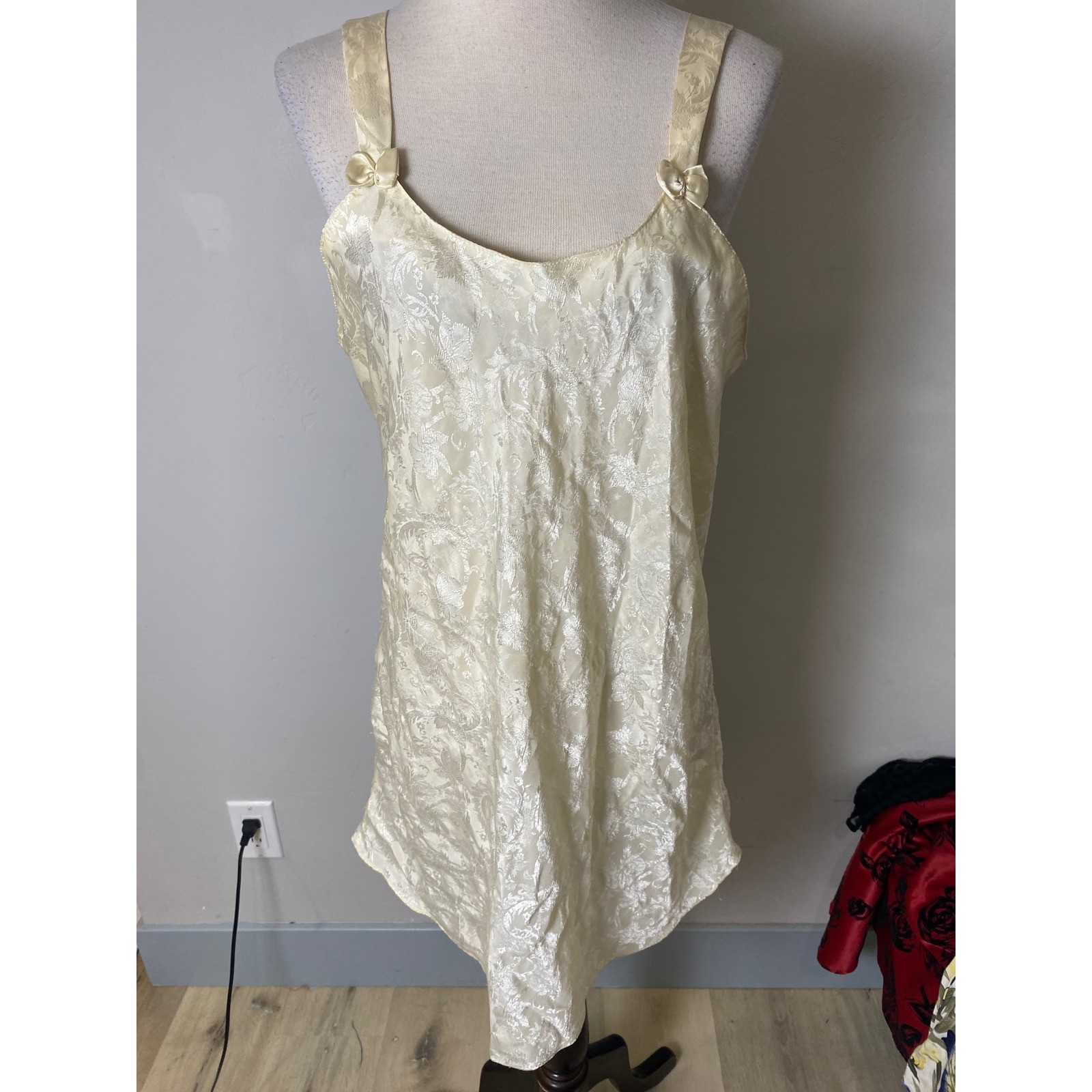 Vintage Cream Floral Jacquard Chemise Nightgown Bow Accent Slip Dress Medium