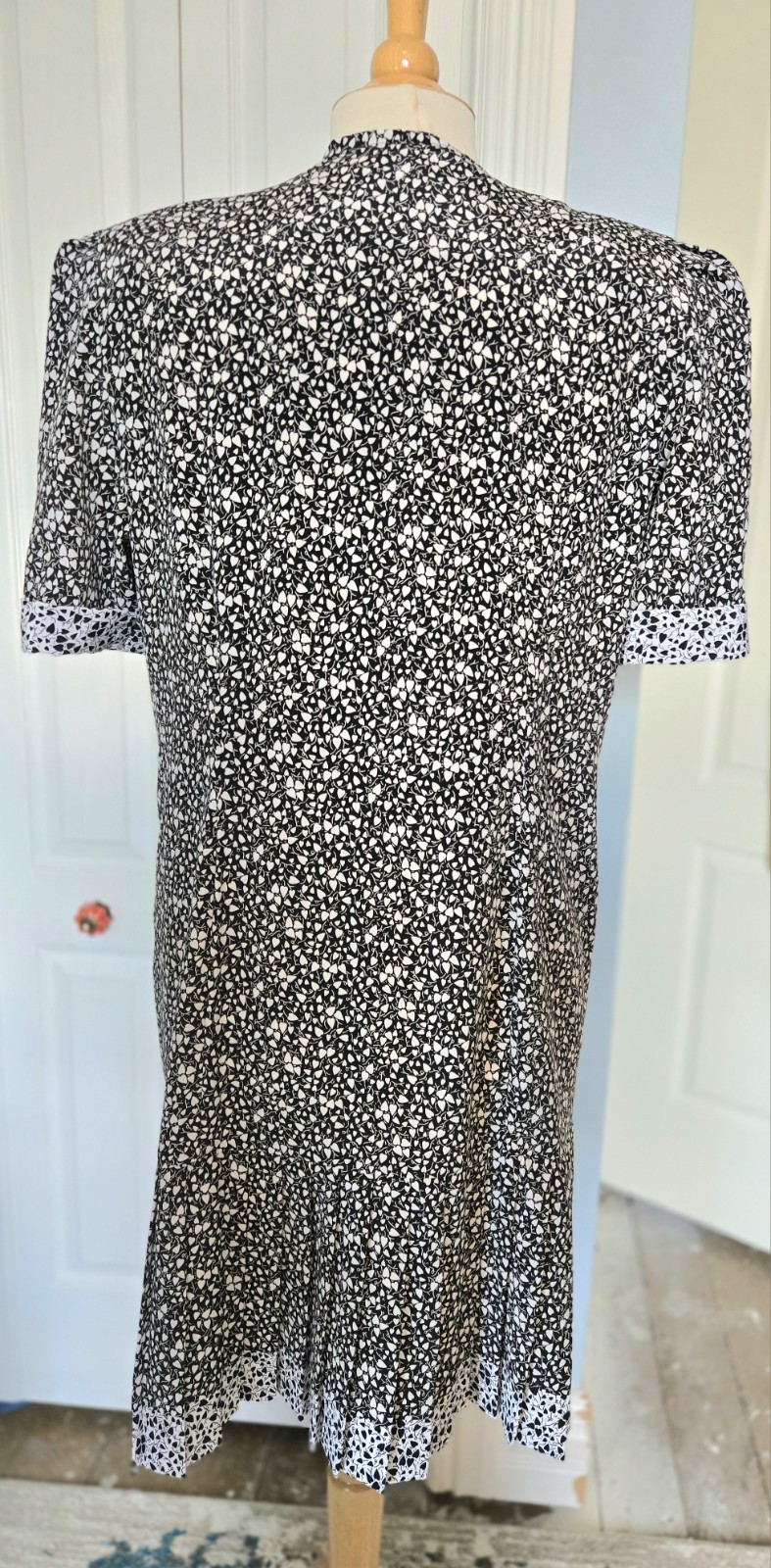 Vintage 80s/90s Black/White Hearts (Leaf?) Dress Petite 14 Massive Shoulder Pads