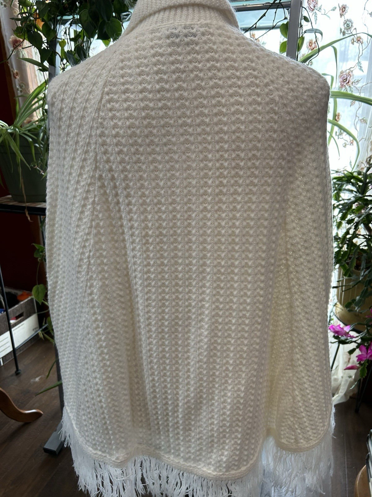 VTG Women’s Fashioned 100% Turbo Orlon Acrylic White Fringed Button Shawl Cape